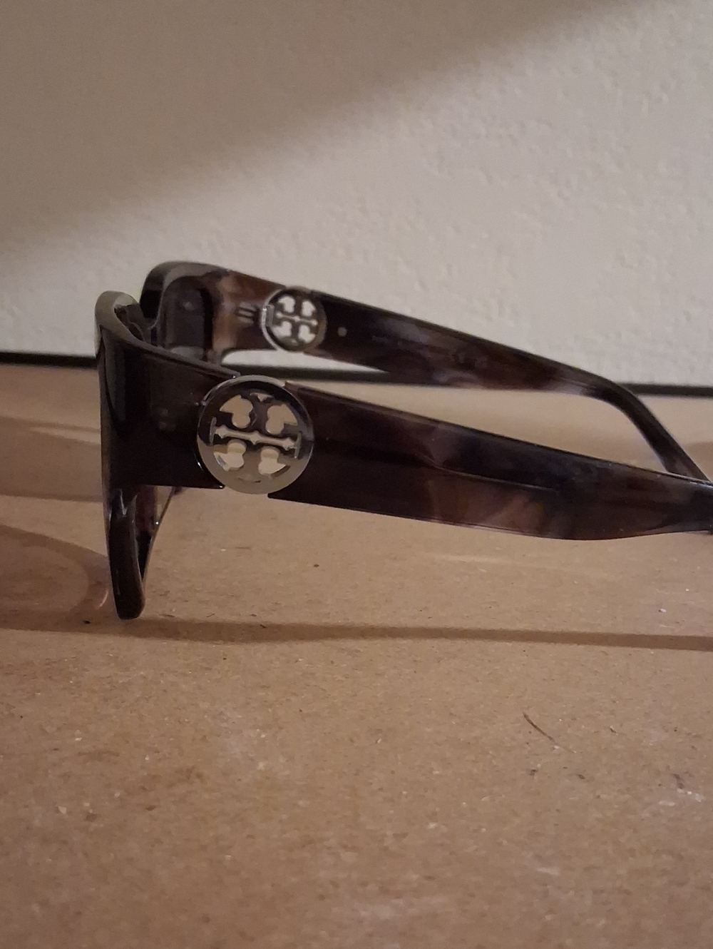 Tory Burch Brown Tortoiseshell Logo Arm Sunglasses